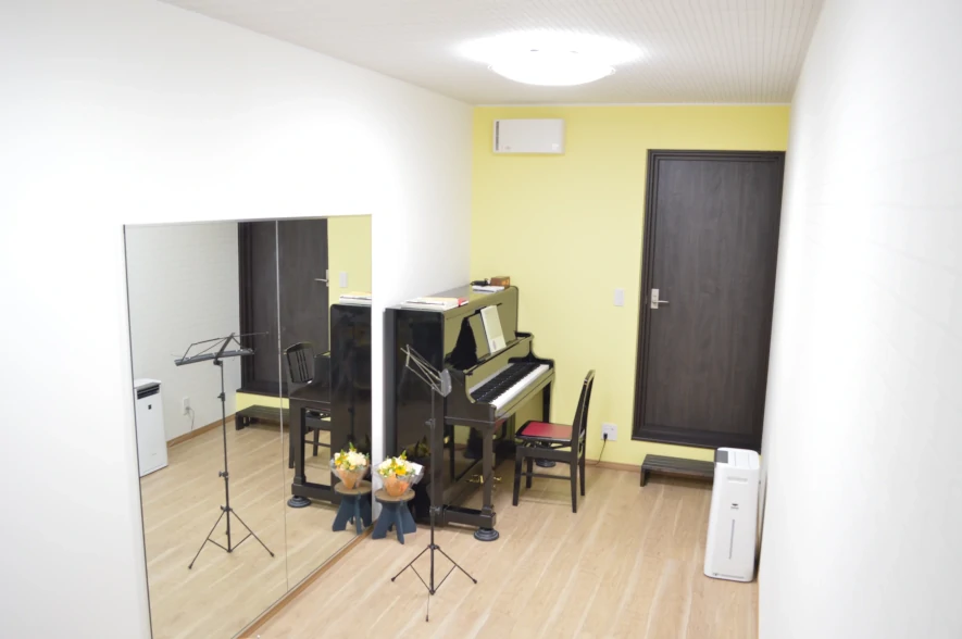 レッスンルームを入り口付近から撮った写真