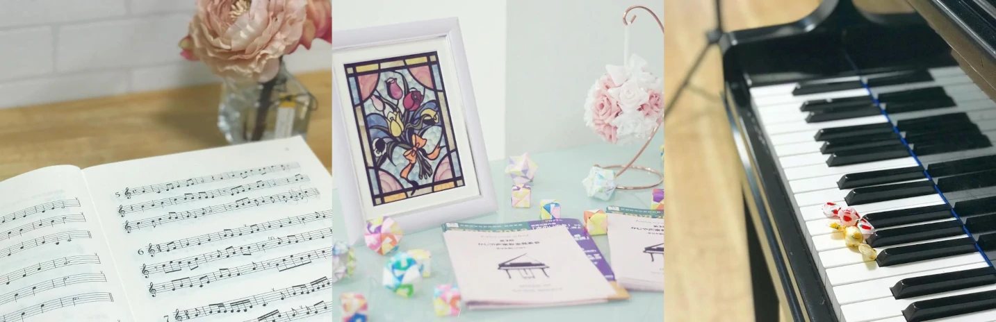 楽譜、声楽発表会のパンフレット、ピアノの写真
